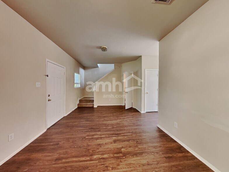 Building Photo - 26893 Kings Park Hollow Dr