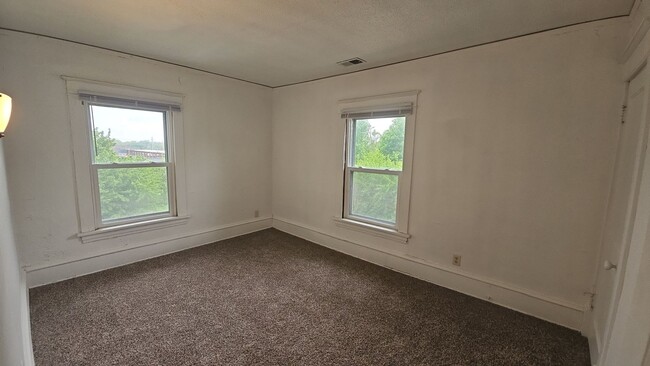 Building Photo - 139 32nd St NE