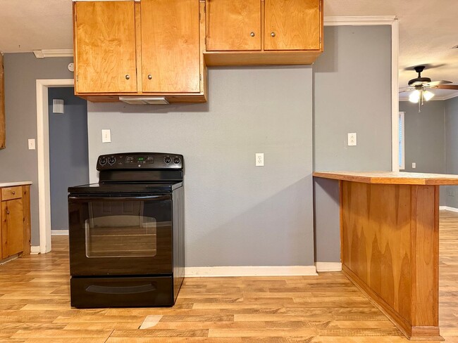 Building Photo - For Rent