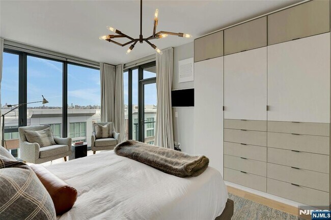 Building Photo - 9 Ave at Port Imperial