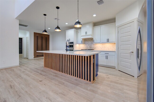 Building Photo - 3223 Cripple Creek Dr