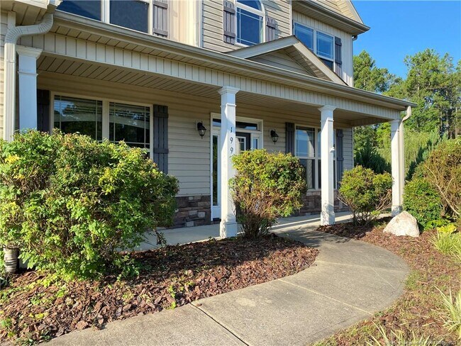 Building Photo - 199 Skycroft Dr