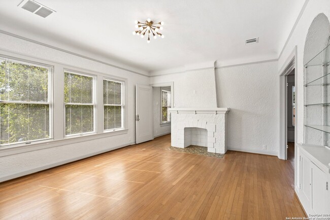 Building Photo - 331 W Elsmere Pl