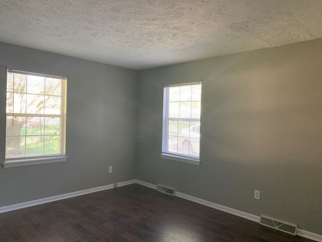 Building Photo - Sandusky Home With Main Level Master Bedroom