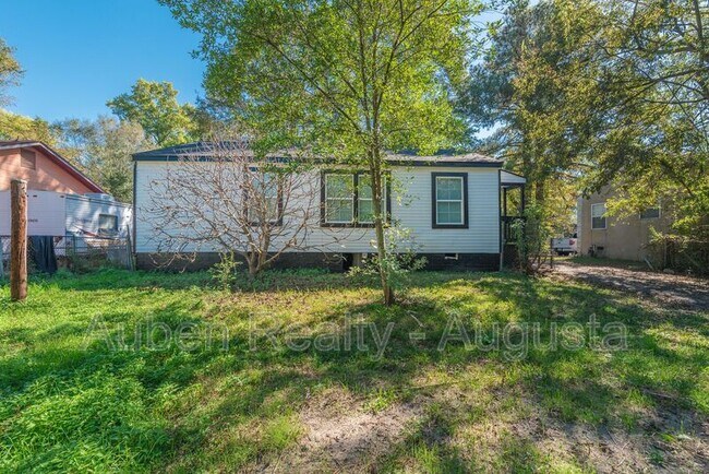 Building Photo - 2524 Rhodes Dr