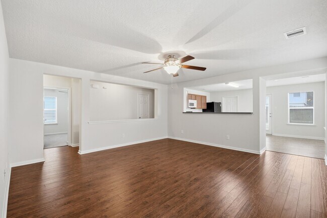 Building Photo - 3023 Legends York Dr