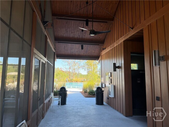 Building Photo - 247 Crosstown Ave