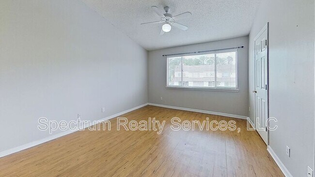 Building Photo - 12311 Kensington Lakes Dr