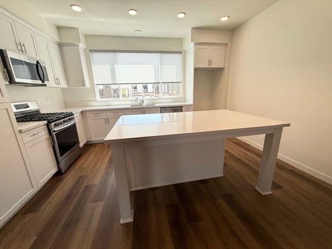 Building Photo - BEAUTIFUL BRAND NEW TOWNHOME IN STANTON FOR LEASE