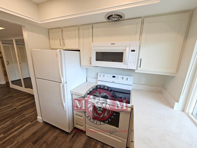 Building Photo - Beautifully Remodeled 2 Bedroom 2 Bathroom Condo in Murray