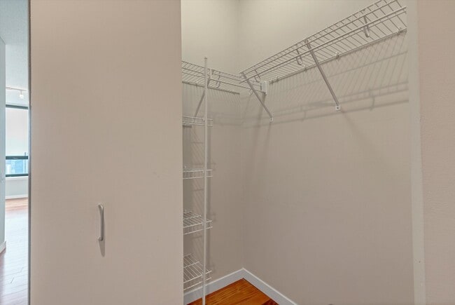 Building Photo - 400 N La Salle Dr