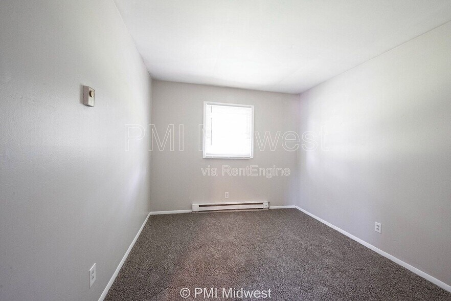 Building Photo - 4881 300W