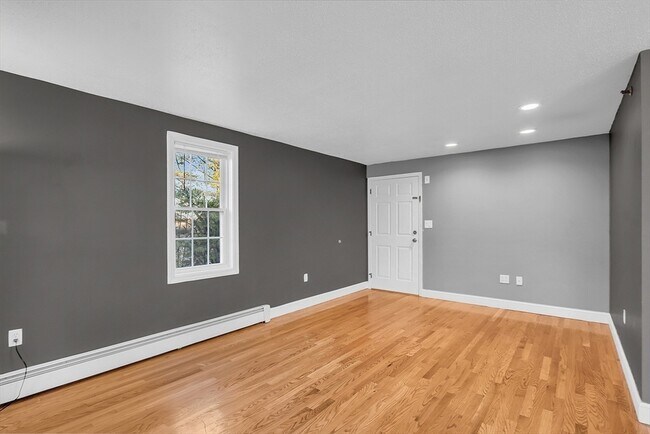 Building Photo - 65 Lantern Ln