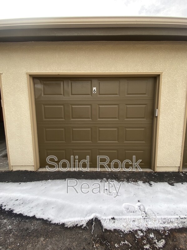 Building Photo - 3975 Riviera Grove