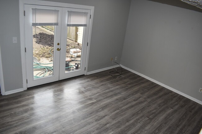 Building Photo - 5559 New Colony Dr