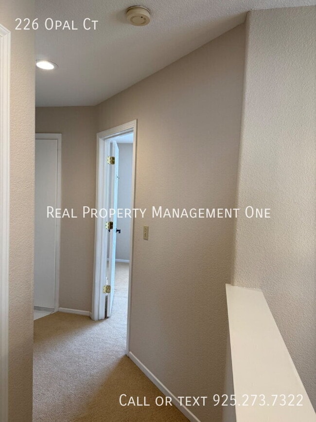 Building Photo - 226 Opal Ct