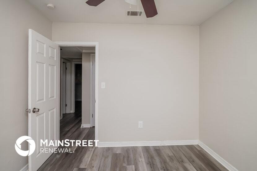 Building Photo - 6129 Hialeah St