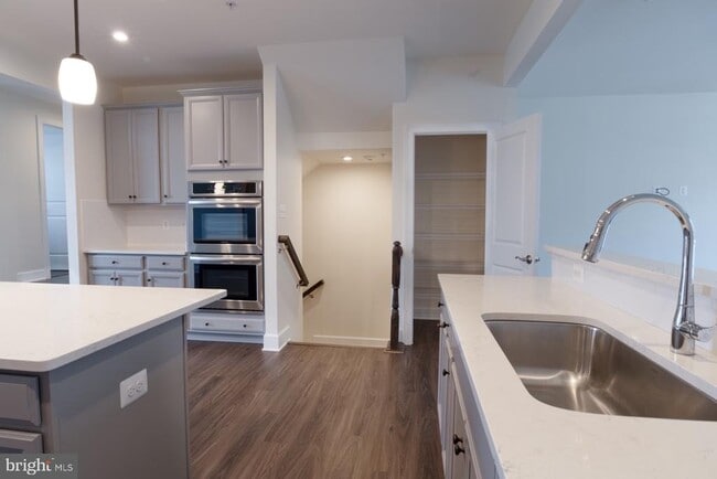 Building Photo - 9105 Fox Stream Way