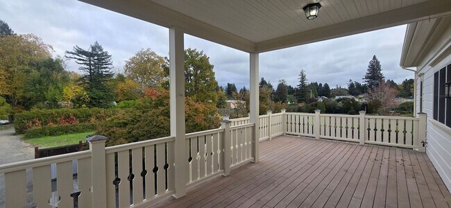 Building Photo - Beautiful Home With Incredible Views