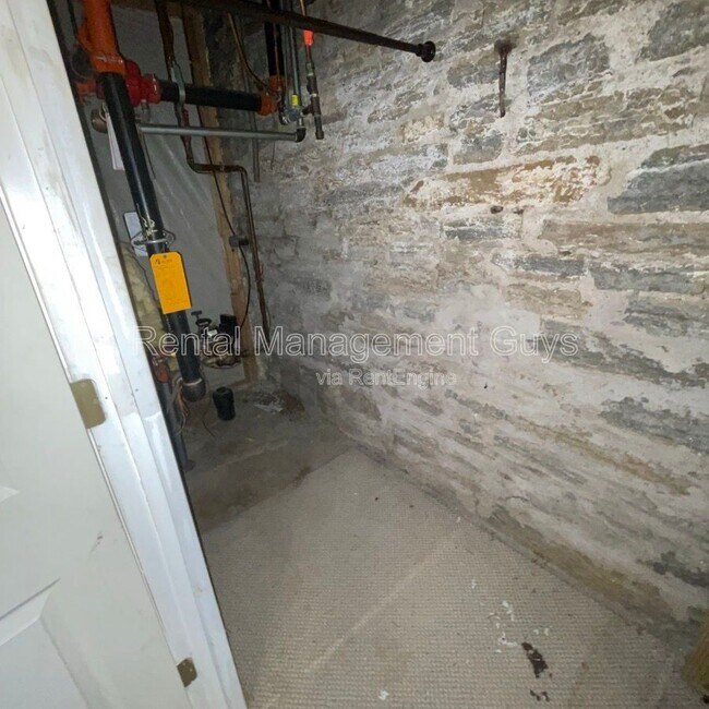 Building Photo - 2021 3rd Ave S