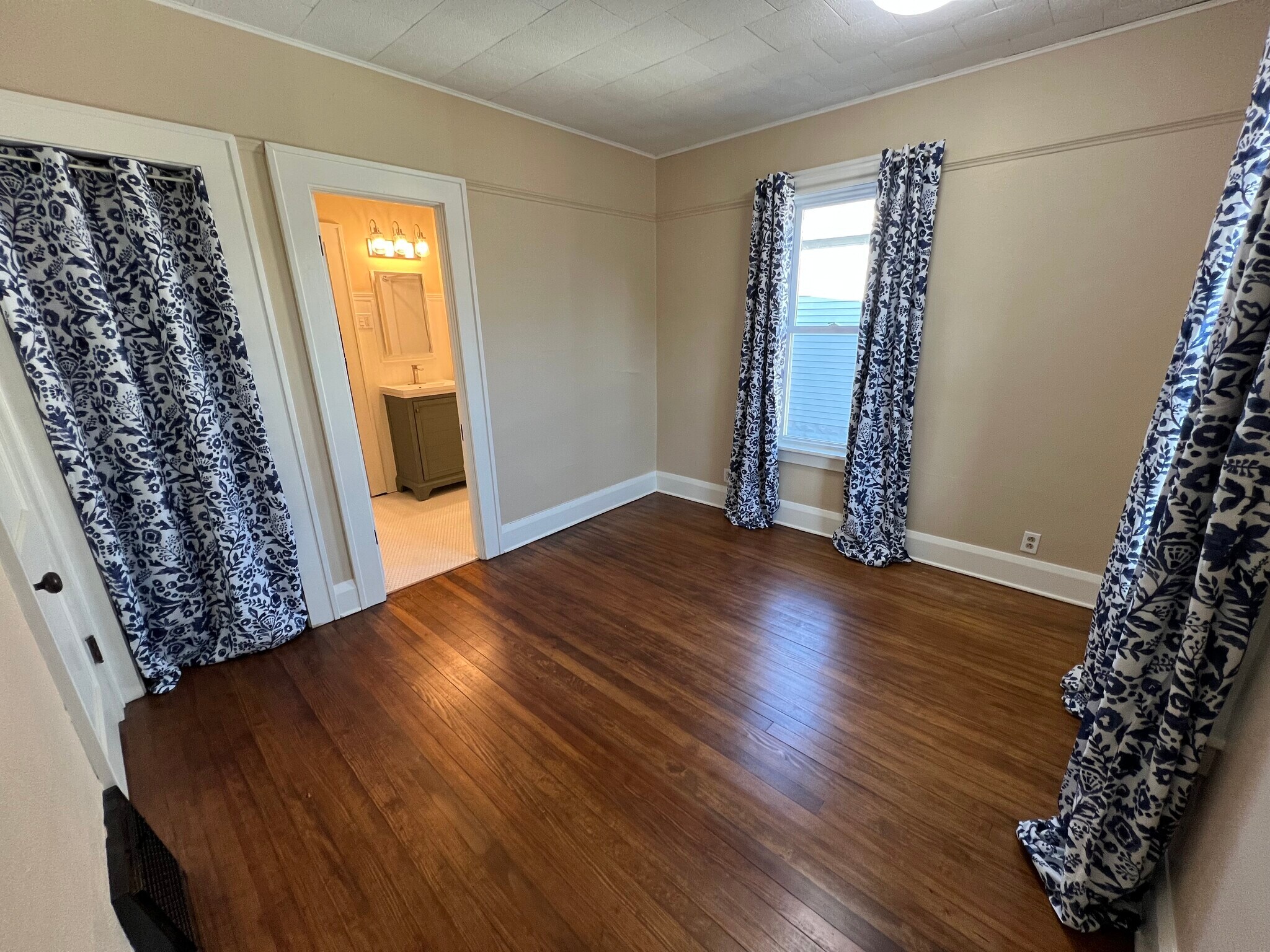 Building Photo - 2612 75th St