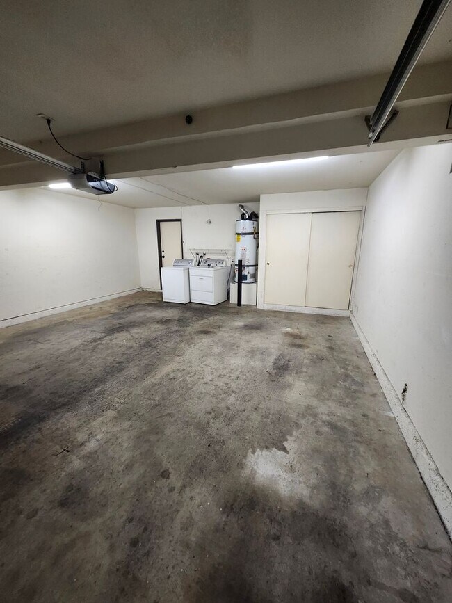 Building Photo - Beautiful 2 bedroom 1.75  bath Home Alta Loma