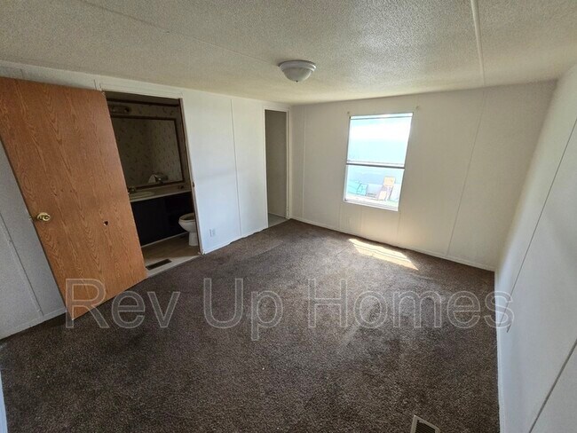 Building Photo - 123 Fred Dr