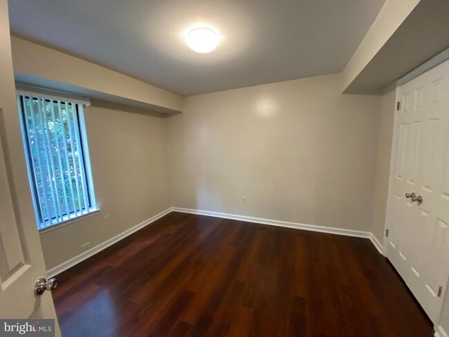 Building Photo - 802 Mountainview Dr