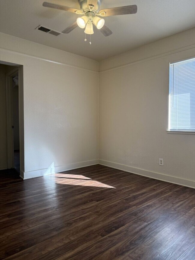 Building Photo - 45w26th