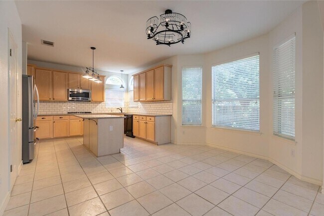 Building Photo - 2308 Sandra Dr