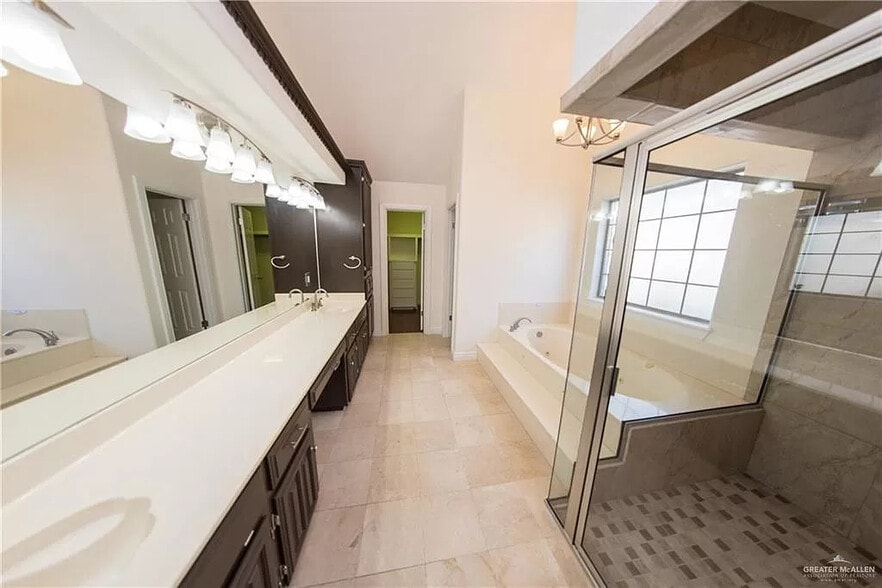 Building Photo - 5917 N Cynthia St