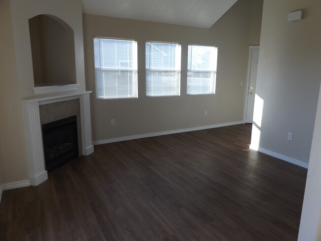 Building Photo - Beautiful Open Floor Plan Featuring Two Be...