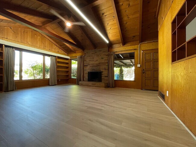 Building Photo - Palo Alto Midtown Updated 4BR Home w/ Spacious Yard