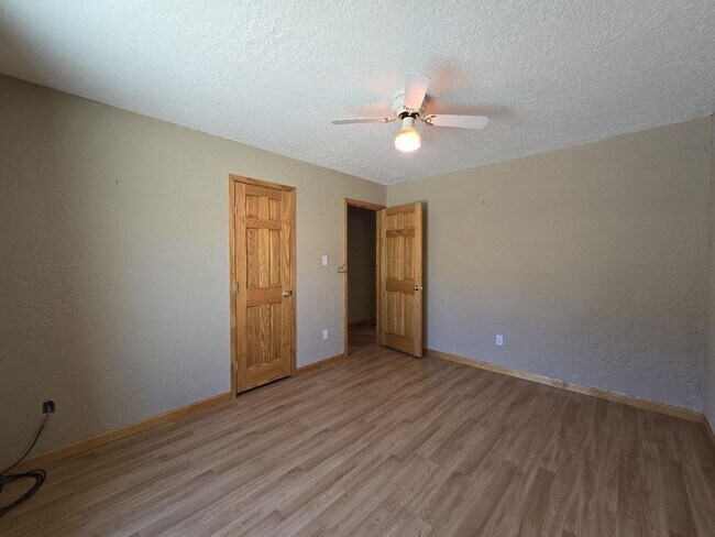 Building Photo - 8 Ute Ln