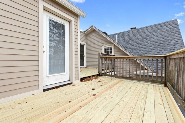 Building Photo - 23 Thorndike St