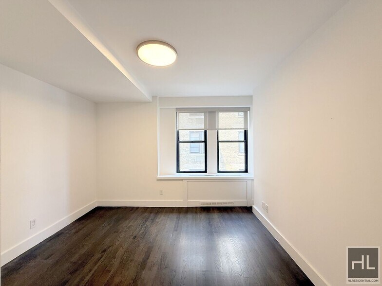 Building Photo - RENT STABILIZE  1 BED 2BATH with washer and dryer - WEST END AVENUE