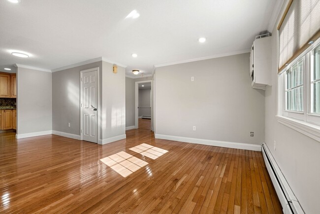 Building Photo - 305 Pine St