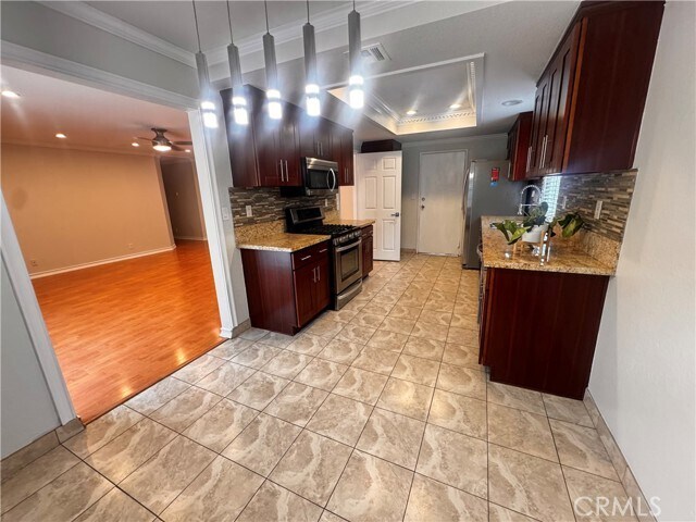 Building Photo - 925 Royal Oaks Dr