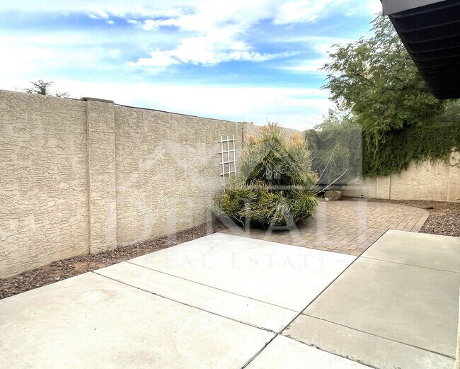Building Photo - 18640 N 44th Pl