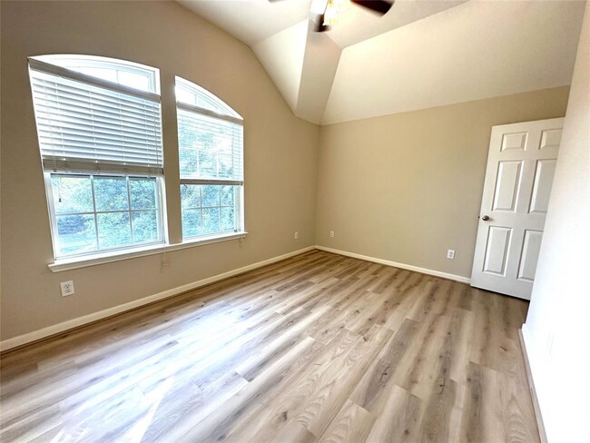 Building Photo - 6111 Summerfield Glade Ln