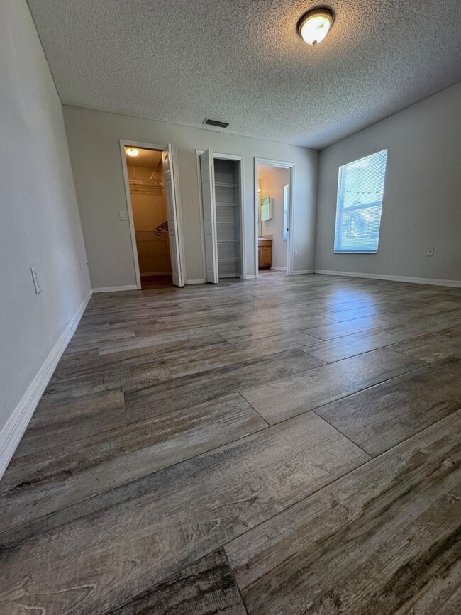 Building Photo - 1006 Fairplay Ave NW