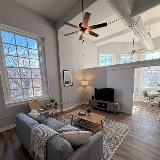 Building Photo - 3009 Pennsylvania Ave