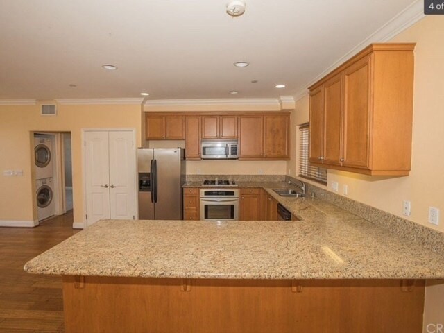 Building Photo - 815 S Grand Ave