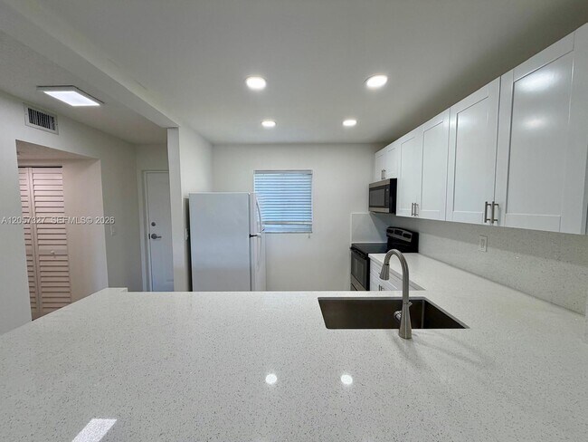 Building Photo - 7730 Camino Real