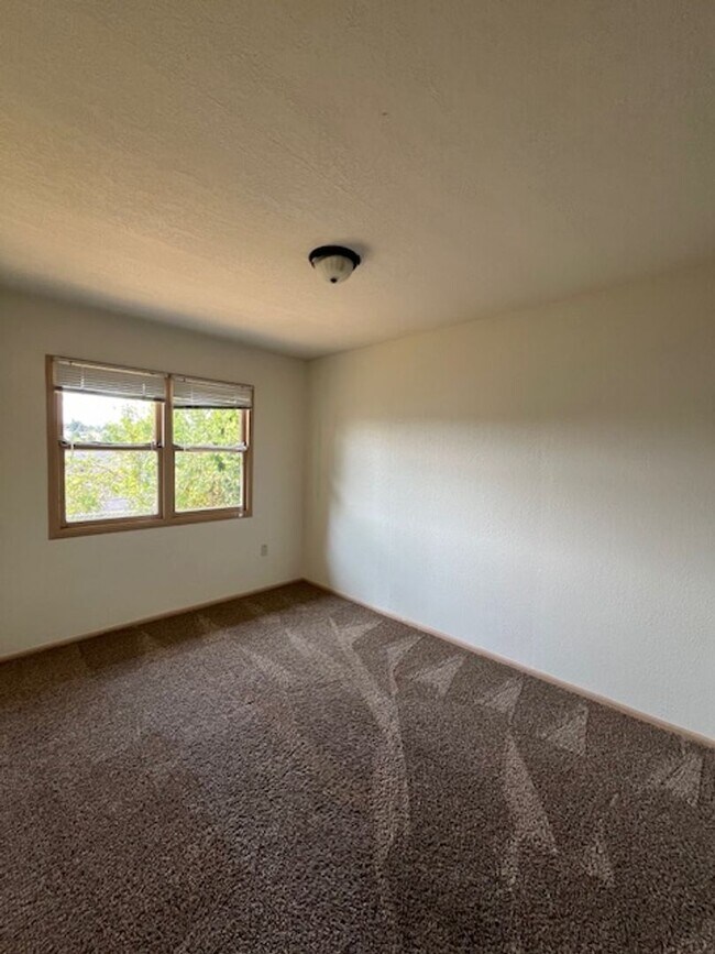 Building Photo - Sheridan duplex bremerton