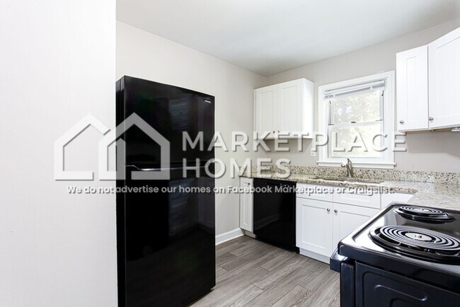 Building Photo - 3516 Maryvale Dr