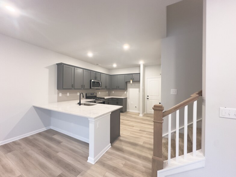 Building Photo - 5224 Kinsbridge Dr