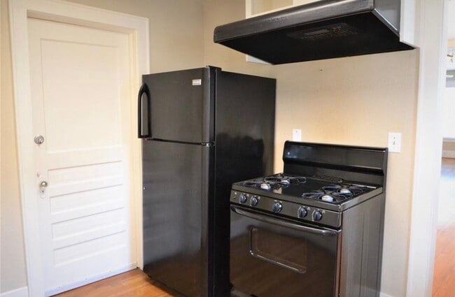 Building Photo - 1505 McDuffie St