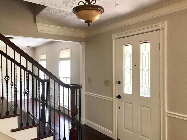 Building Photo - 2408 Crooked Tree Ct NE