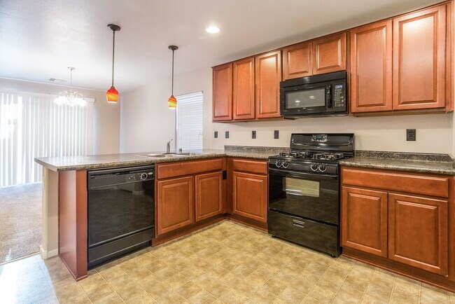 Building Photo - 7921 Point Oaks Ct